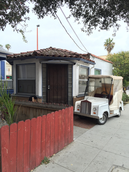 lb mini house with rolls